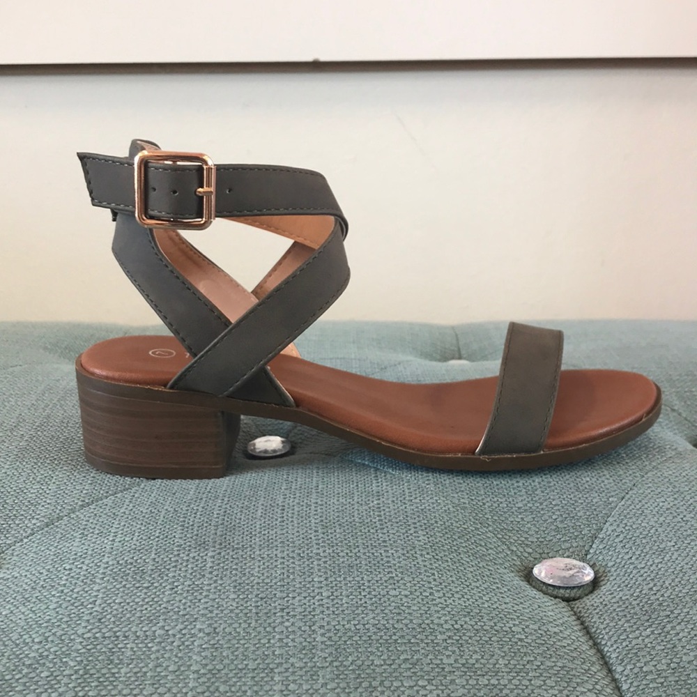 💚 Selena olive sandals💚 - Picture 3 of 3